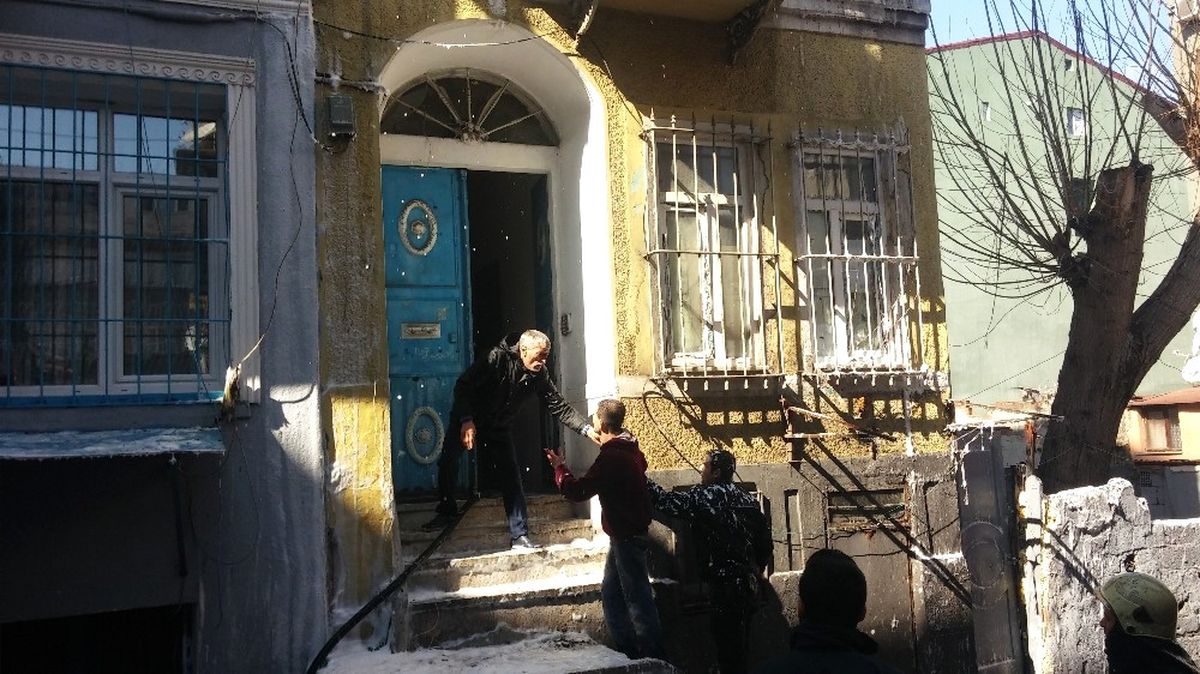 Beyoğlu\'nda Korkunç Yangın: 3 Çocuk Öldü