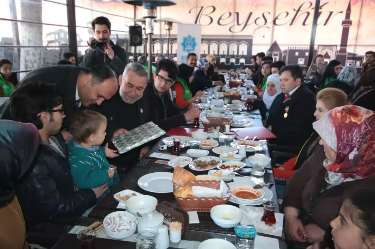 Beyşehir Belediyesi\'nden Şehit Aileleri ve Gaziler Onuruna Yemek