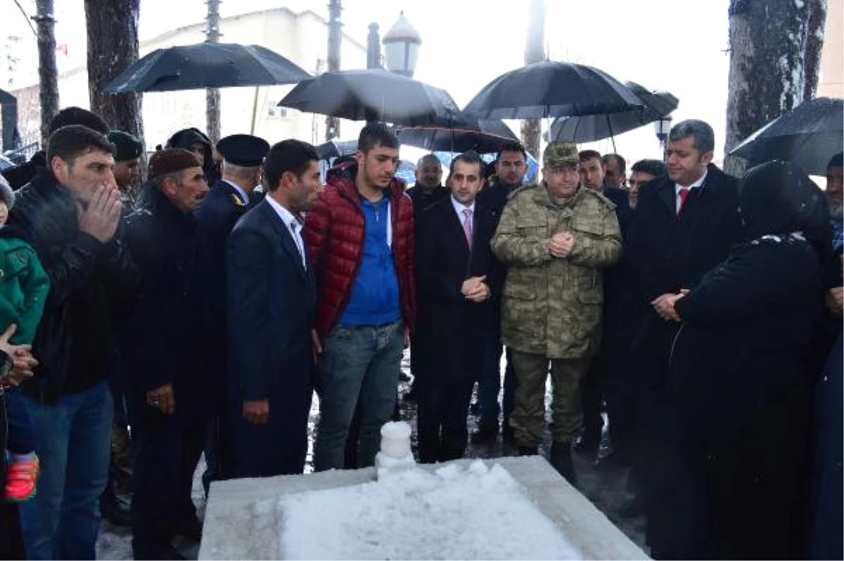 Bitlis\'te Kar Altında Çanakkale Şehitlerini Anma Töreni
