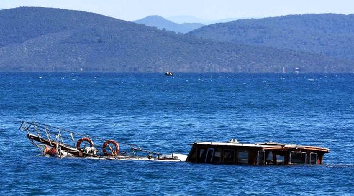 Bodrum\'da 10 Gün Önce Alınan Yat Su Alıp Battı