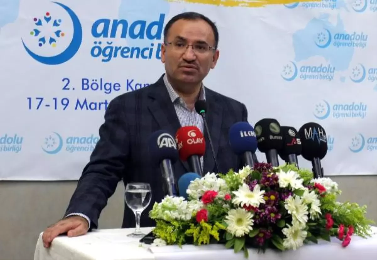 Bozdağ: Sanırsınız Ki, 16 Nisan\'da Almanya\'da Hükümet Sistemi Oylanacak