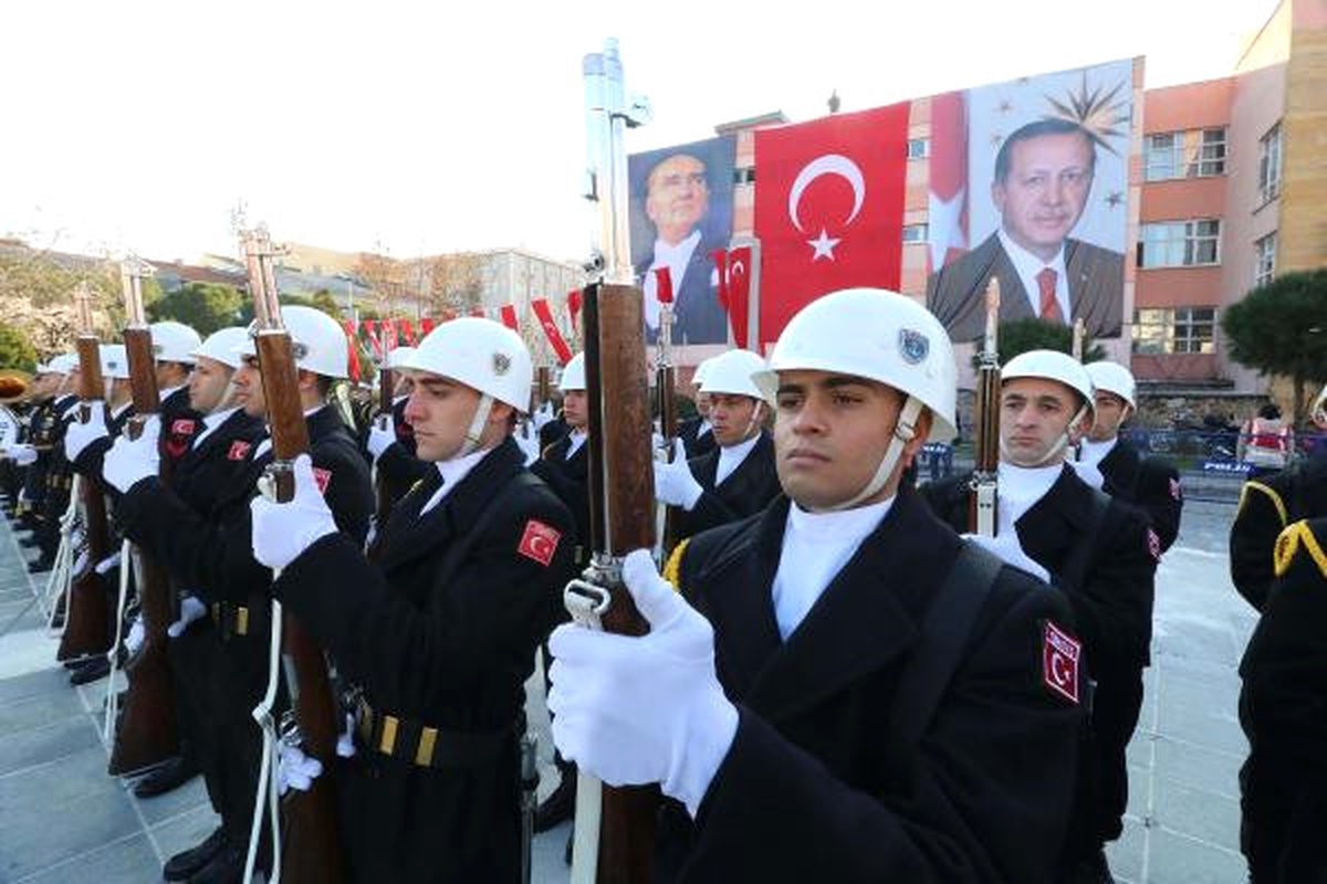 Çanakkale Deniz Zaferi\'nin 102\'nci Yıldönümü, Coşkuyla Kutlanıyor (3)