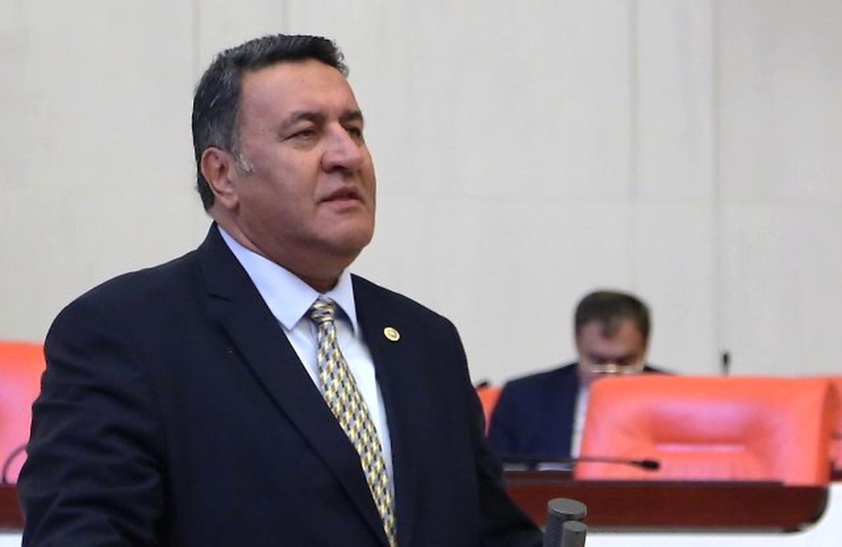 CHP\'li Gürer: Esrarengiz Köpük Yüzünden 100 Bin Kişinin Sağlığı Risk Altında