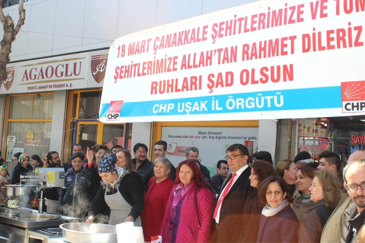 CHP Uşak İl Örgütü Çanakkale Şehitleri İçin Lokma Dağıttı