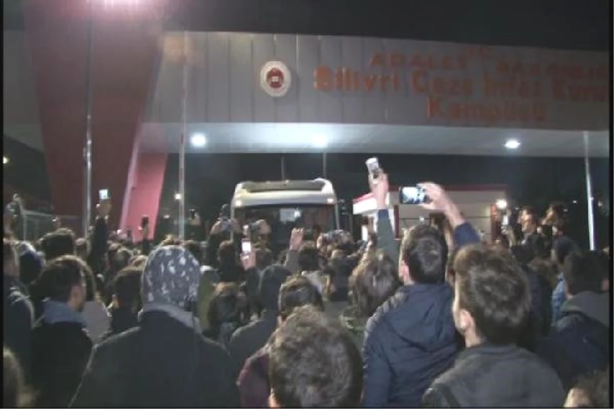 Dha İstanbul (Ek Görüntüyle)- Tahliye Olan Hava Harp Okulu Öğrencilerini Aileleri Gözyaşlarıyla...
