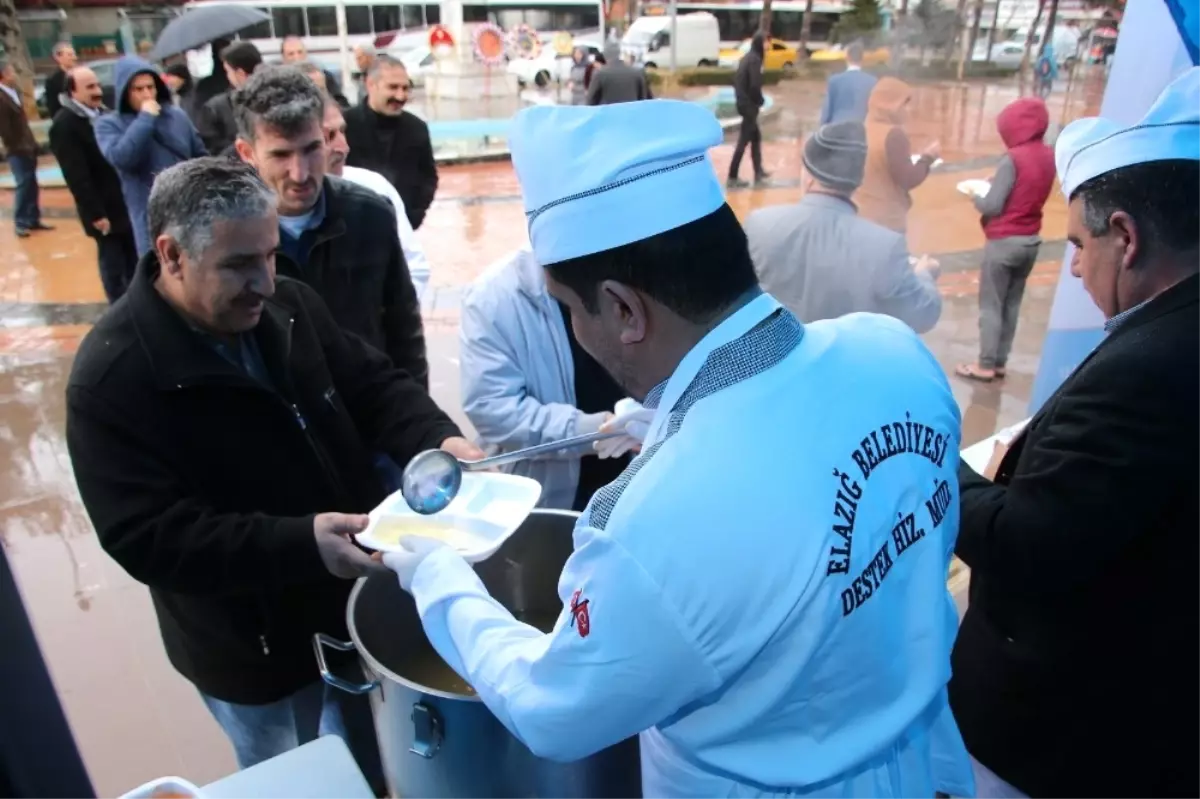 Elazığ\'da, Buğday Çorbası ve Üzüm Hoşafı İkramı