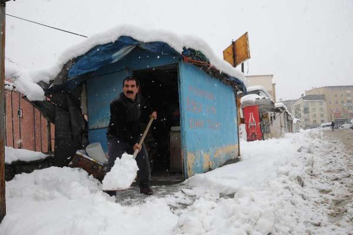 Hakkari Kar Altında