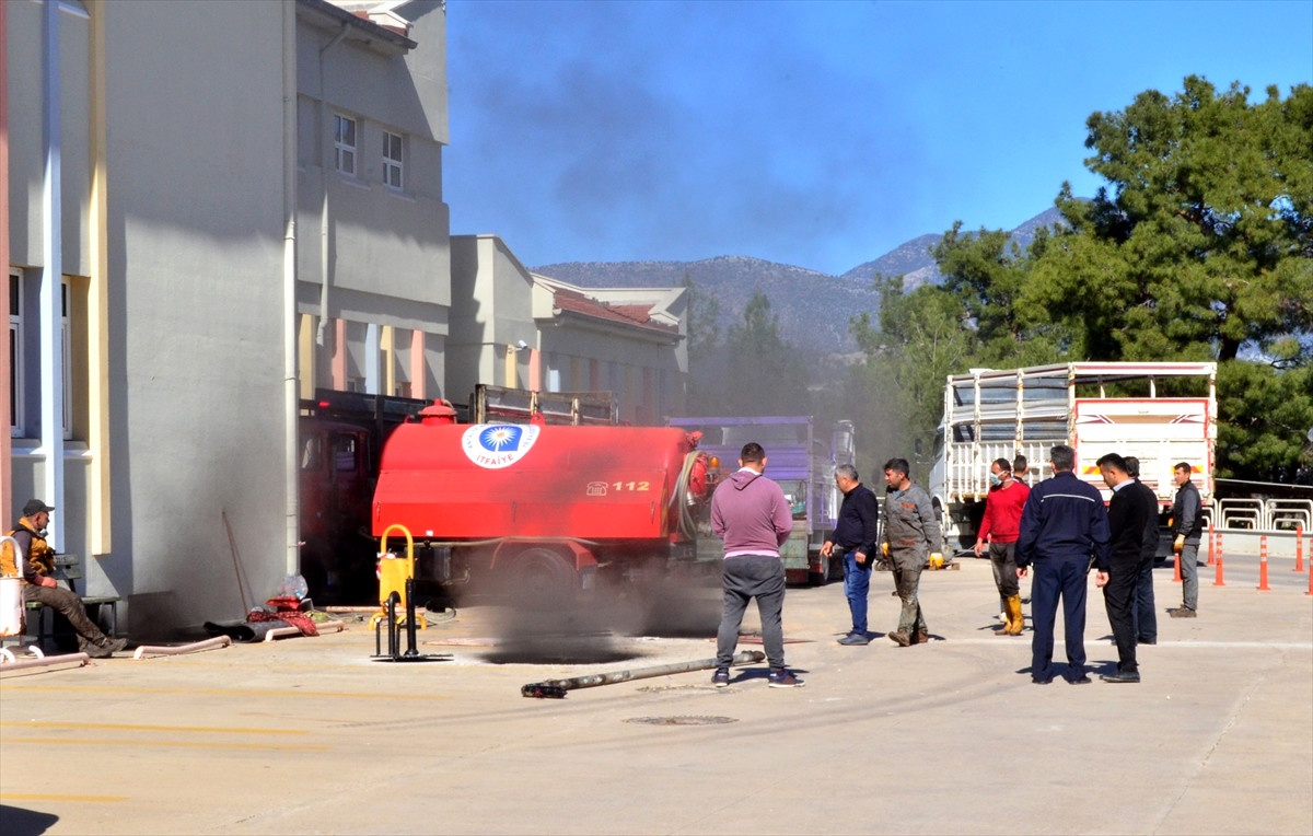 Hastanenin Eski Kalorifer Dairesinde Çıkan Yangın Korkuttu