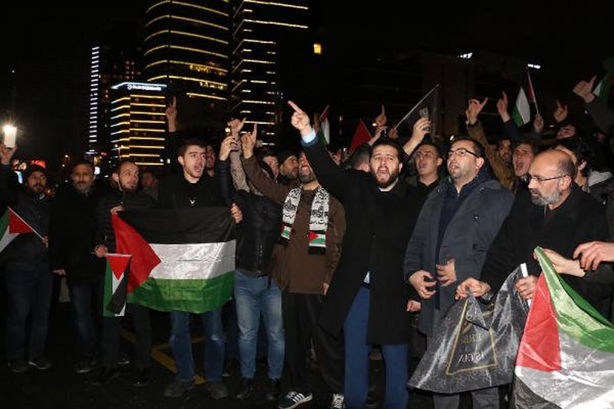 İsrail Başkonsolosluğu Önünde Ezan Protestosu