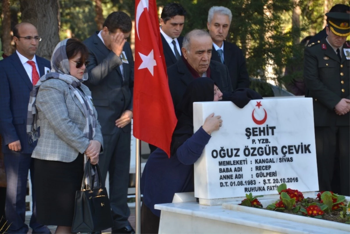 İzmir\'in İlçelerinde Duygu Yüklü 18 Mart Törenleri