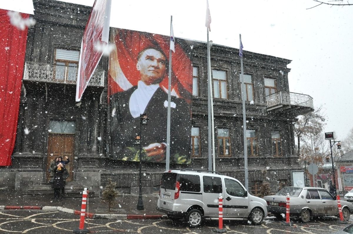 Kars\'ta Kar Yağışı Devam Ediyor