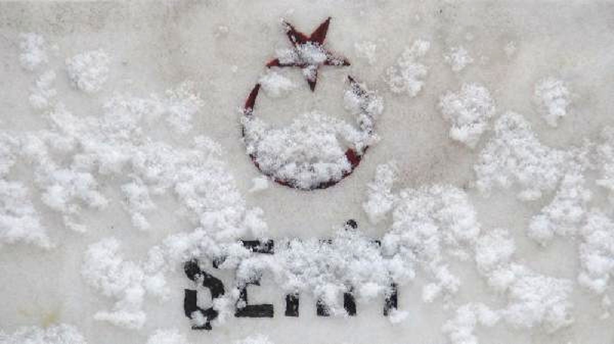Kars\'ta Şehitler Kar Yağışı Altında Anıldı