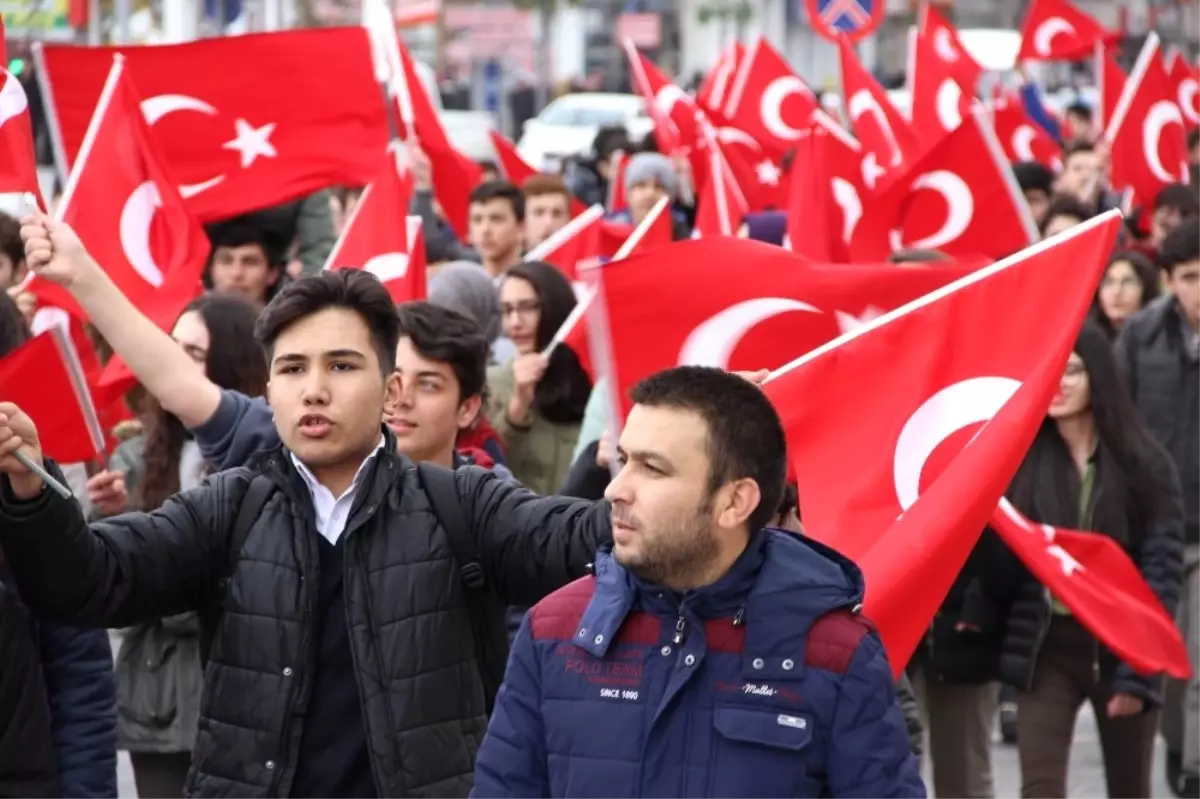 Kastamonu\'da "Şehitlere Saygı" Yürüyüşü