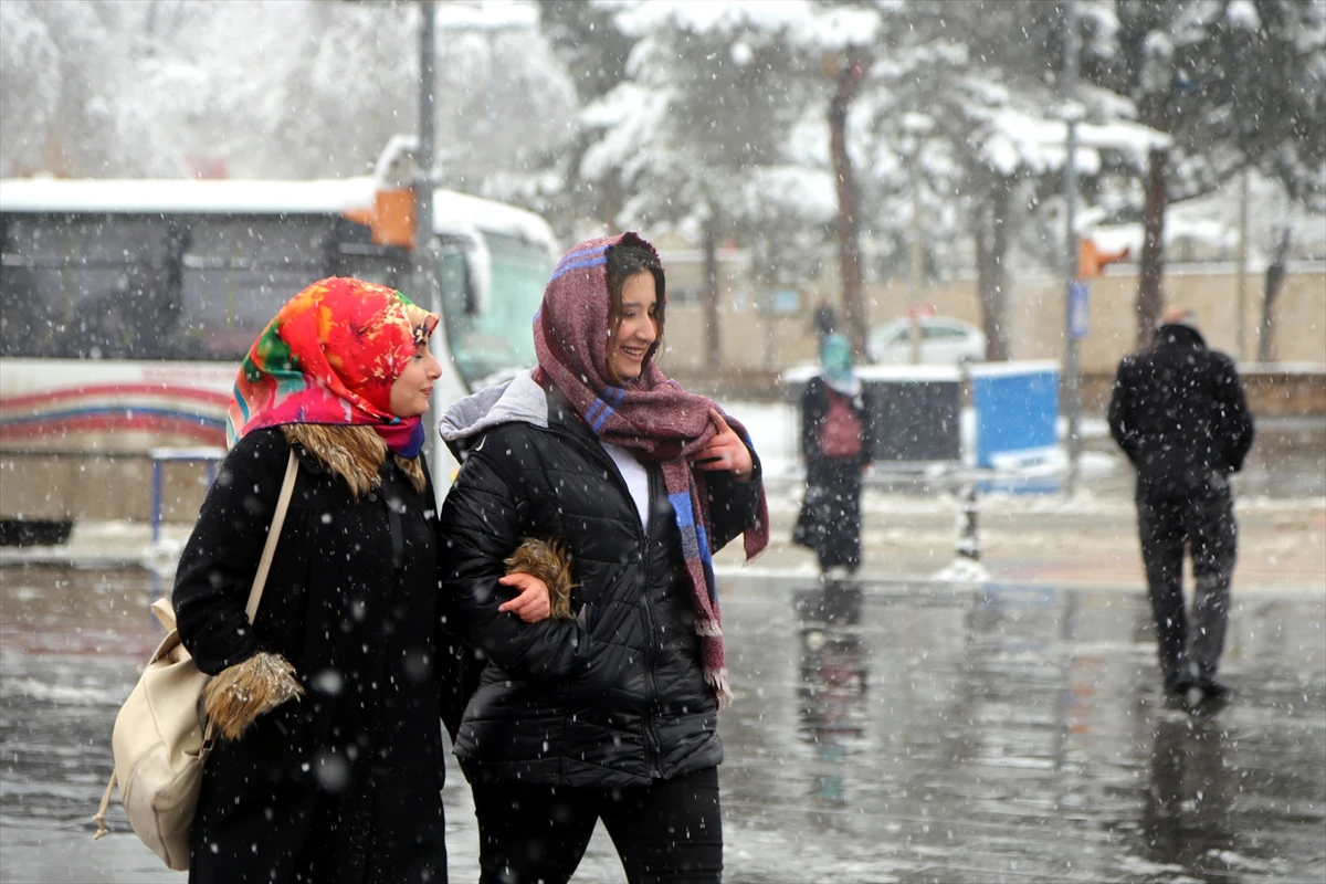 Kayseri, Sivas ve Yozgat\'ta Kar Yağışı