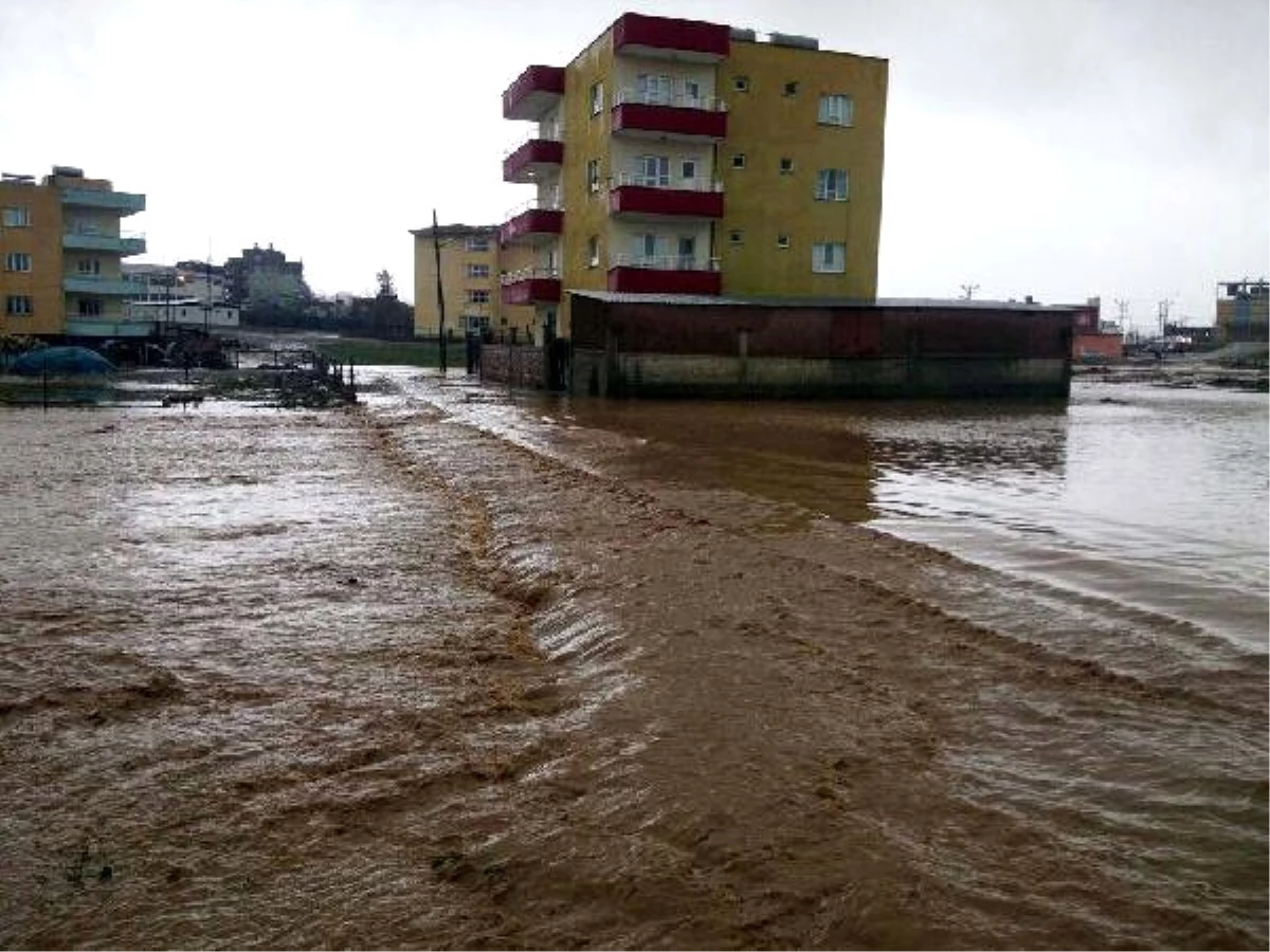 Kurtalan\'da Şiddetli Yağış, Su Baskınlarına Neden Oldu