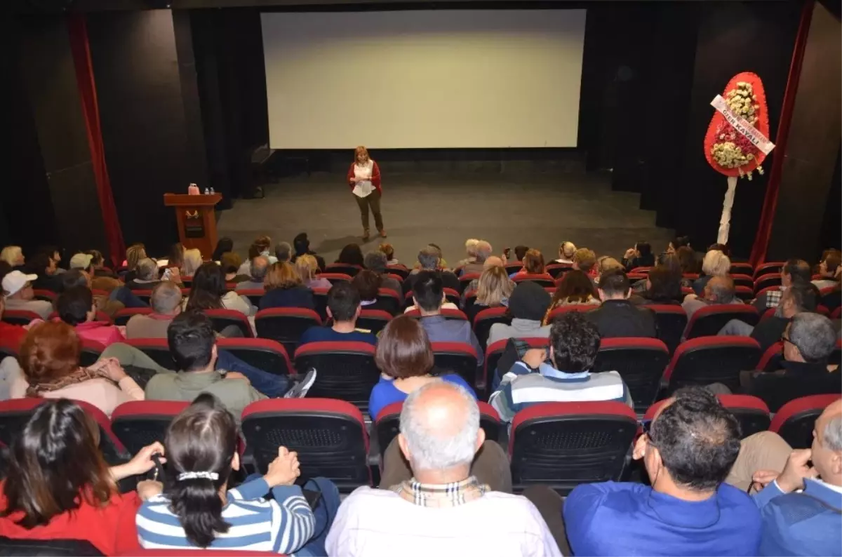 Kuşadası Belediyesi\'nden "Kahkaha Volkanı" Etkinliği