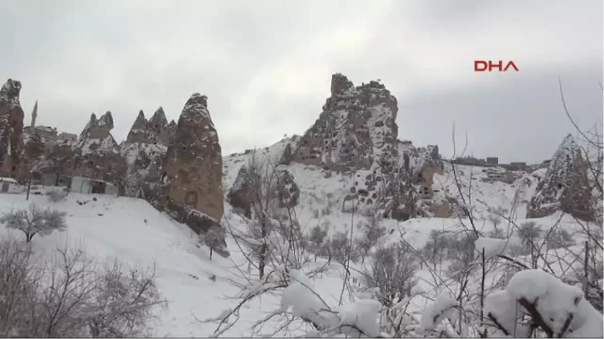 Nevşehir - Kar Peribacalarını Beyaza Bürüdü.