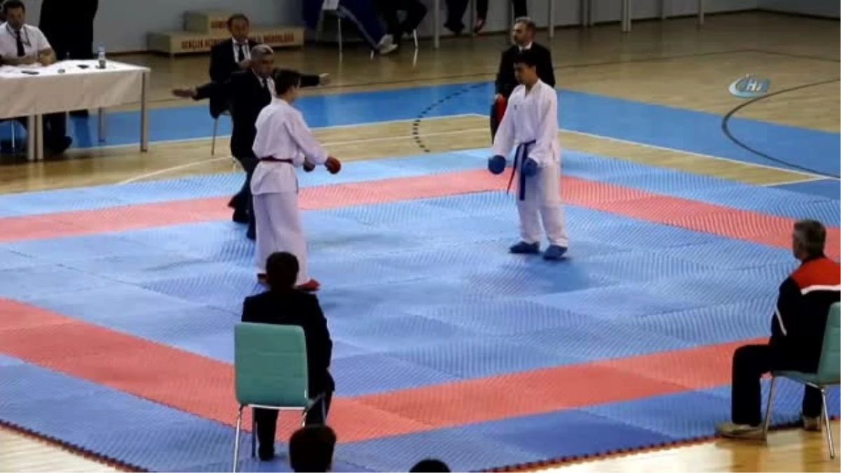 Okullararası Gençler Karate Müsabakaları Gümüşhane\'de Başladı