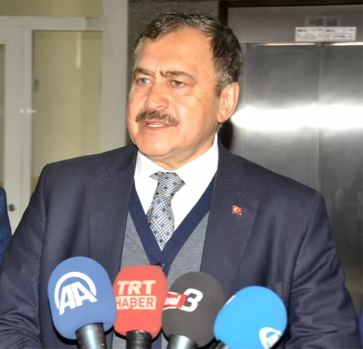 Orman ve Su İşleri Bakanı Prof. Dr. Veysel Eroğlu Çanakkale Deniz Zaferi\'ni Kutladı