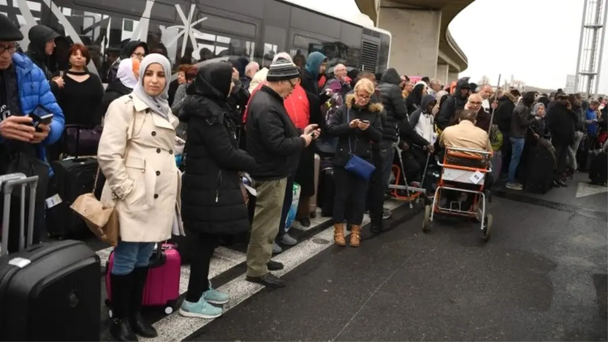 Paris\'te Orly Havalimanı\'ndaki Saldırıdan Sonra İkinci Bir Saldırı Olayı Yaşandı.