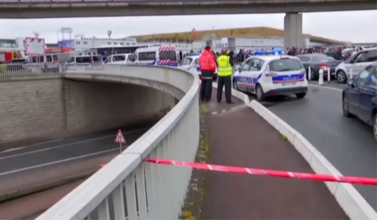 Paris\'teki Havalimanı Saldırganı Fransız Çıktı