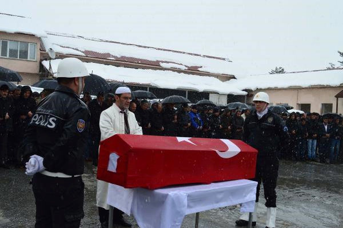Polis Aracı Kar Küreme Aracıyla Çarpıştı; 1 Şehit, 2 Polis Yaralı