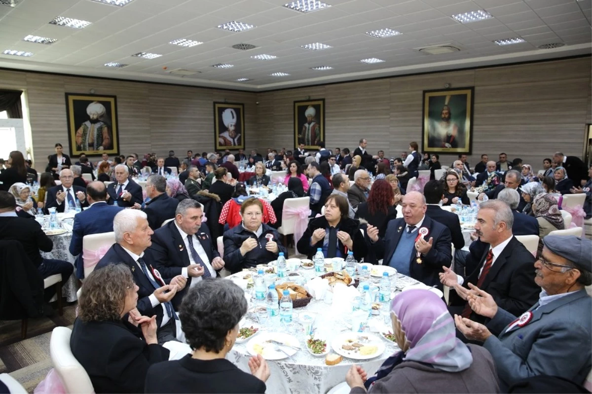 Şehit Aileleri ve Gaziler Yemekte Ağırlandı