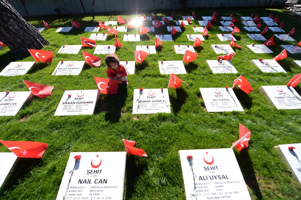Şehitleri Anma Günü ve Çanakkale Deniz Zaferi\'nin 102. Yılı