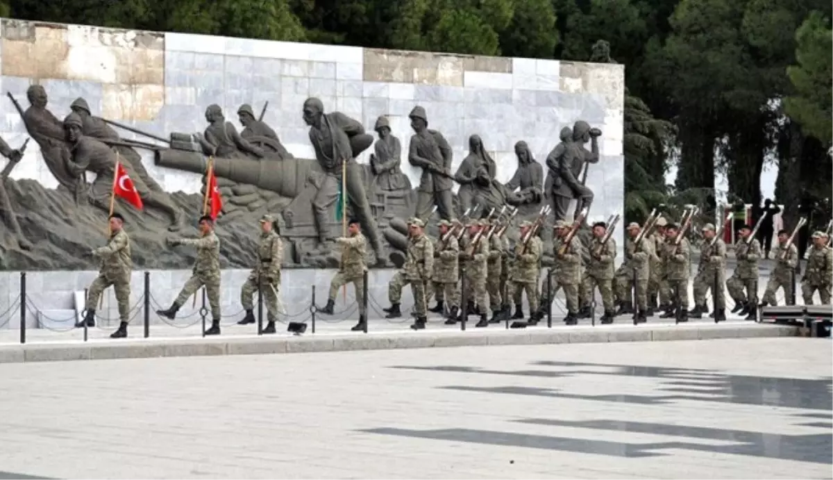 Şehitleri Anma Günü ve Çanakkale Deniz Zaferi\'nin 102. Yılı