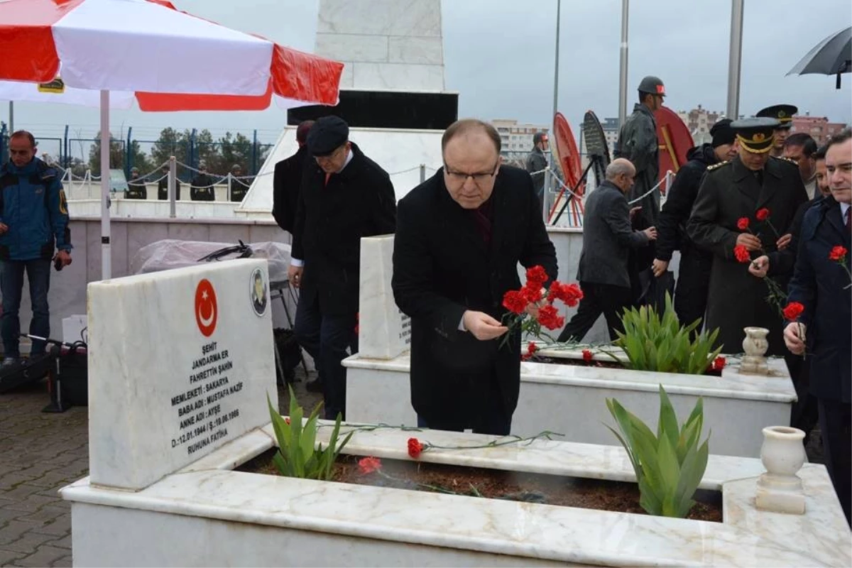 Şehitleri Anma Günü ve Çanakkale Deniz Zaferi\'nin 102. Yılı