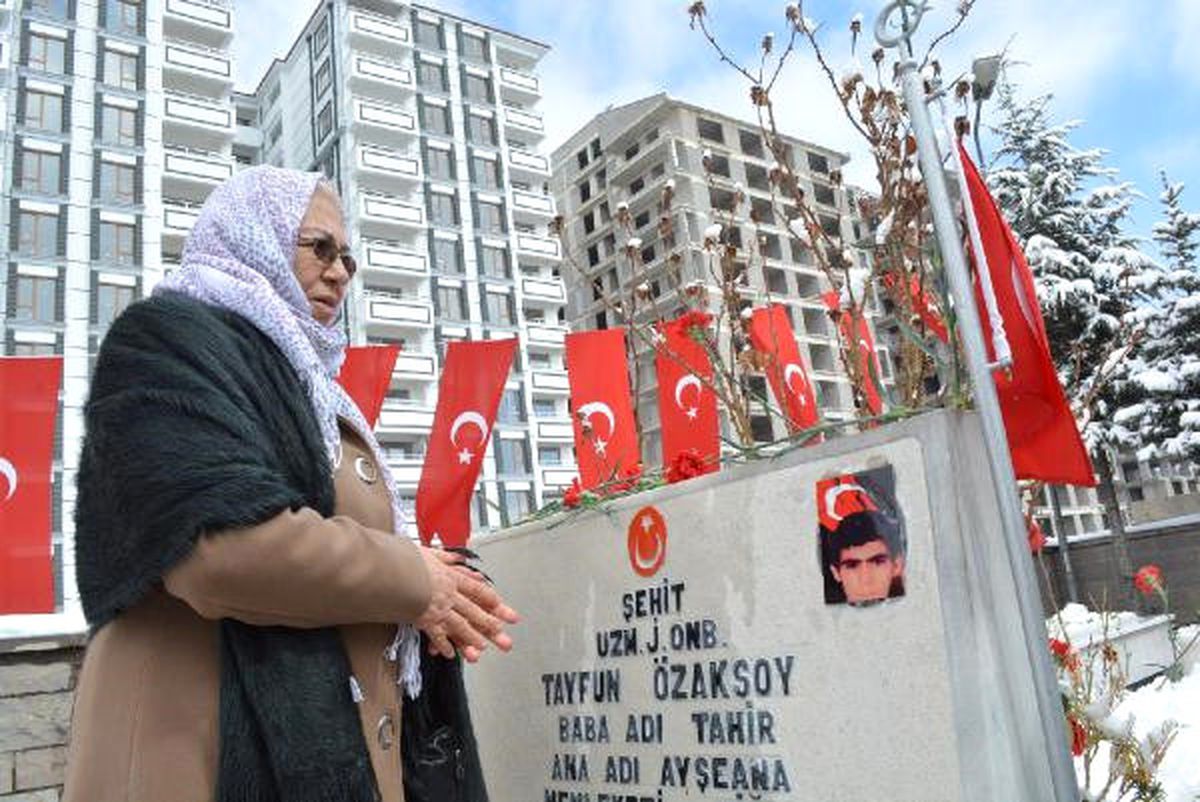 Sembolik Mezarı Başında Şehitlerini Andılar