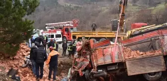 Sinop'ta Kamyonun Şarampole Yuvarlandığı Kaza