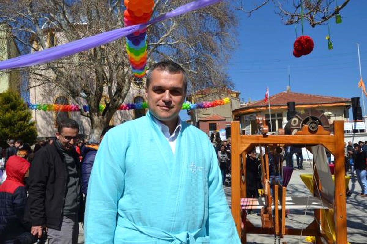 Tekstilciler Bornozla Zeybek Oynadı