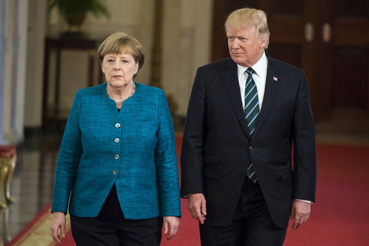 Trump\'ın Merkel\'in Elini Sıkmaması ABD\'de Günün Konusu