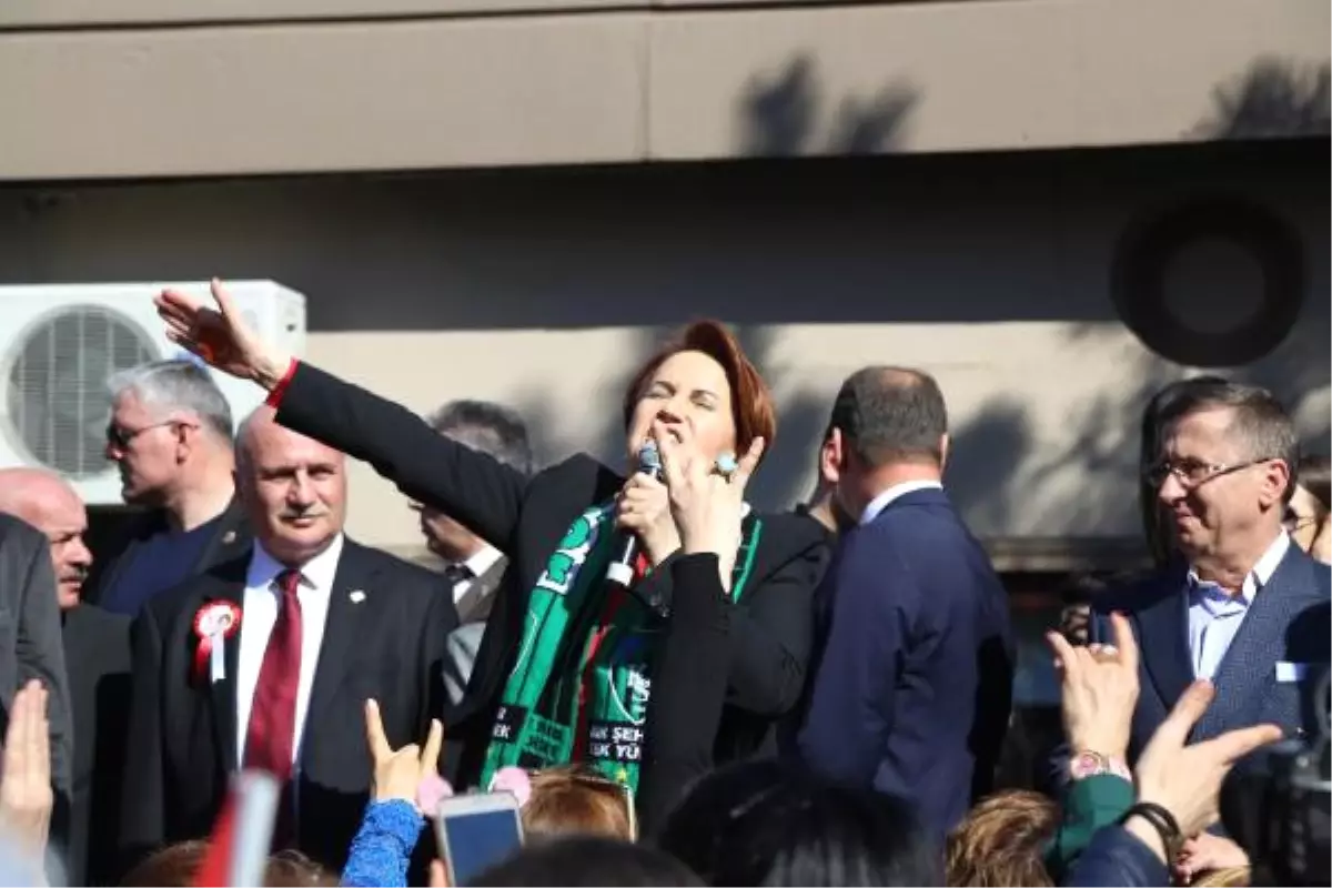 Ülkücülerden, Meral Akşener\'in Katıldığı Toplantıya Protesto