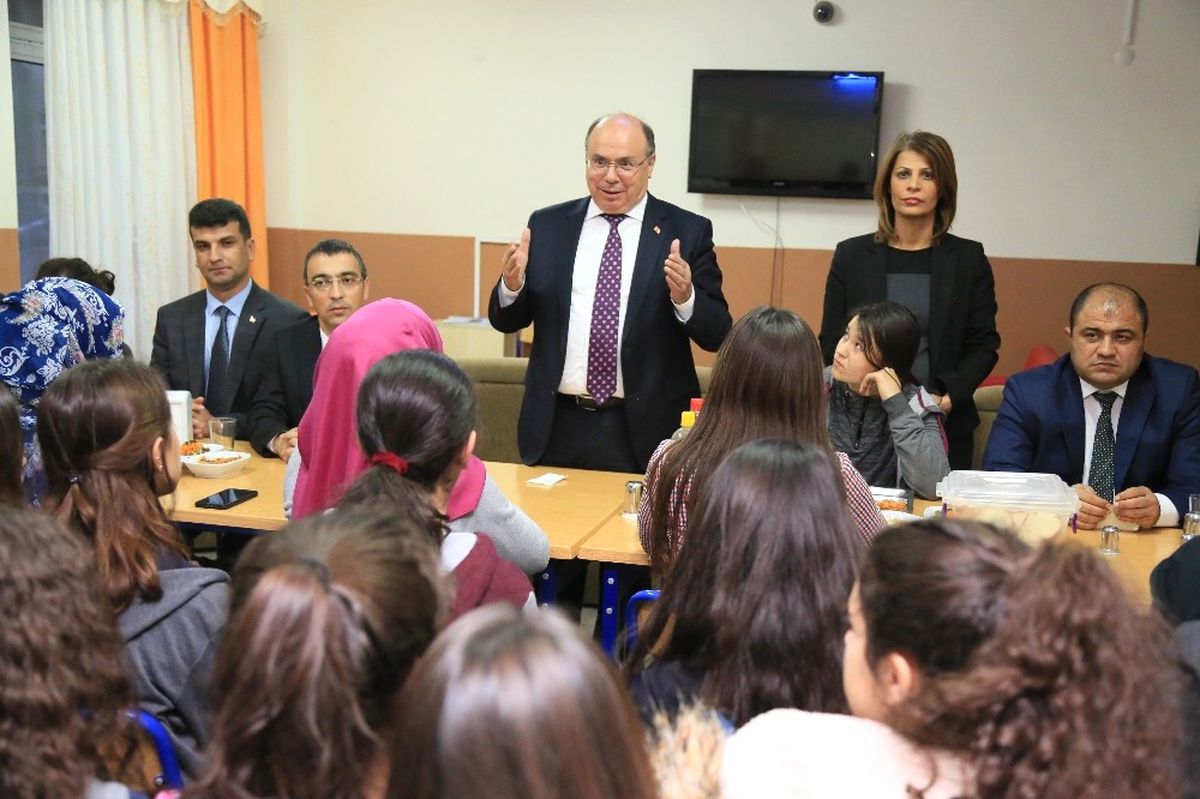 Vali Çiçek Milas\'ta Öğrencilerle Bir Araya Geldi