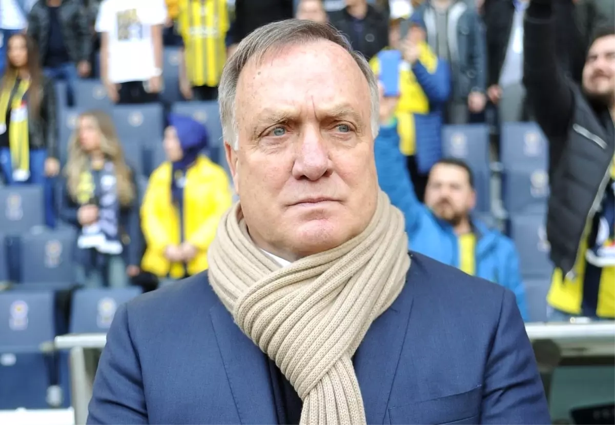 Advocaat Hollanda\'ya Gitti