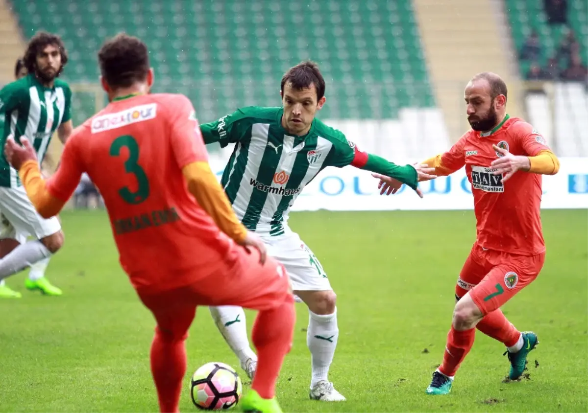 Alanyaspor\'dan Kritik Galibiyet