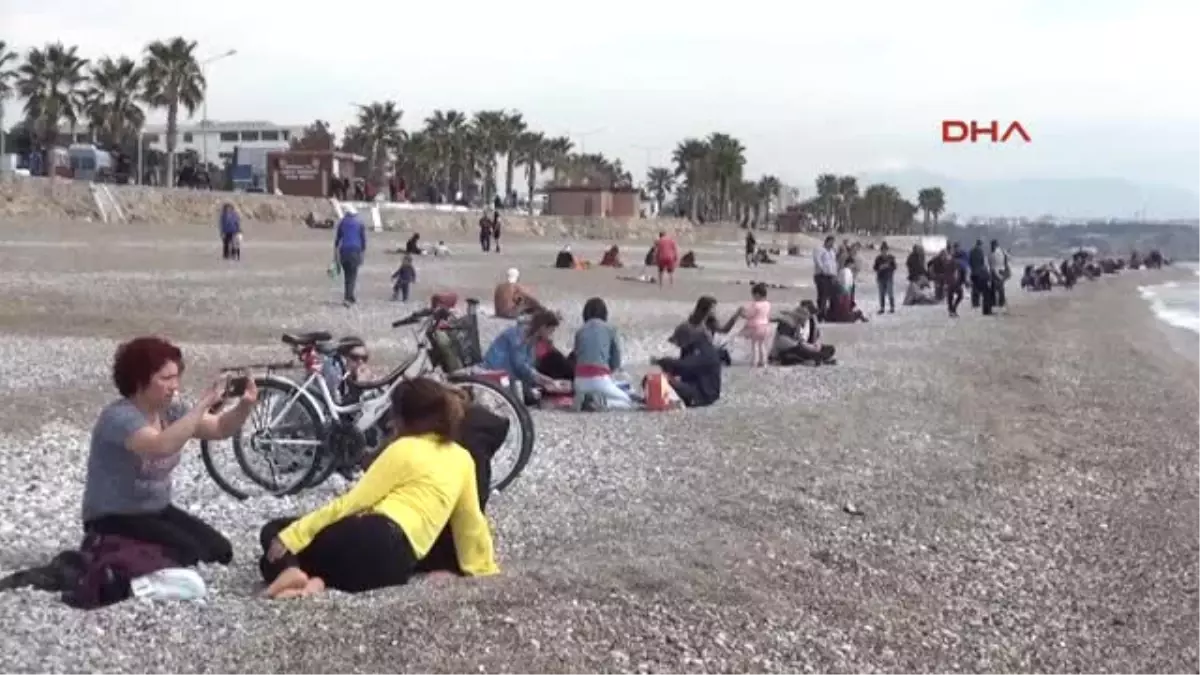 Antalya Çocuklar Yüzdü, Büyükler Güneşlendi