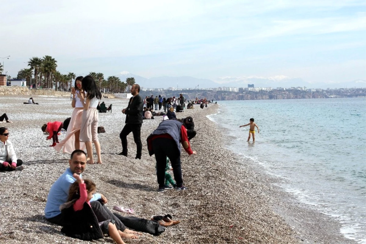 Antalya\'da Kar Manzaralı Deniz Keyfi
