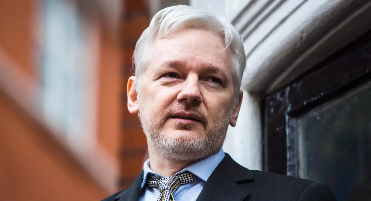 Assange\'den Bomba İddia! Trump\'ın yerine Pence\'i Getirmek İstiyorlar