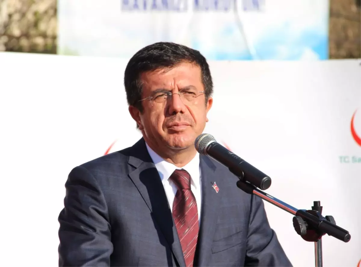 Bakan Zeybekci, 18 Mart\'ta Şehit ve Gazi Çocuklarını Sevindirdi