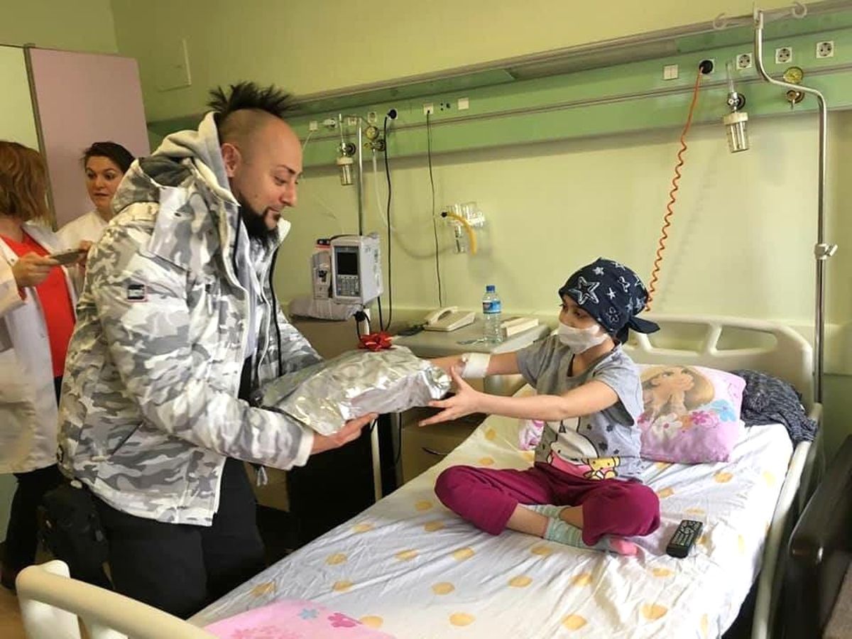 Hayko Cepkin\'den Minik Hastalara Ziyaret