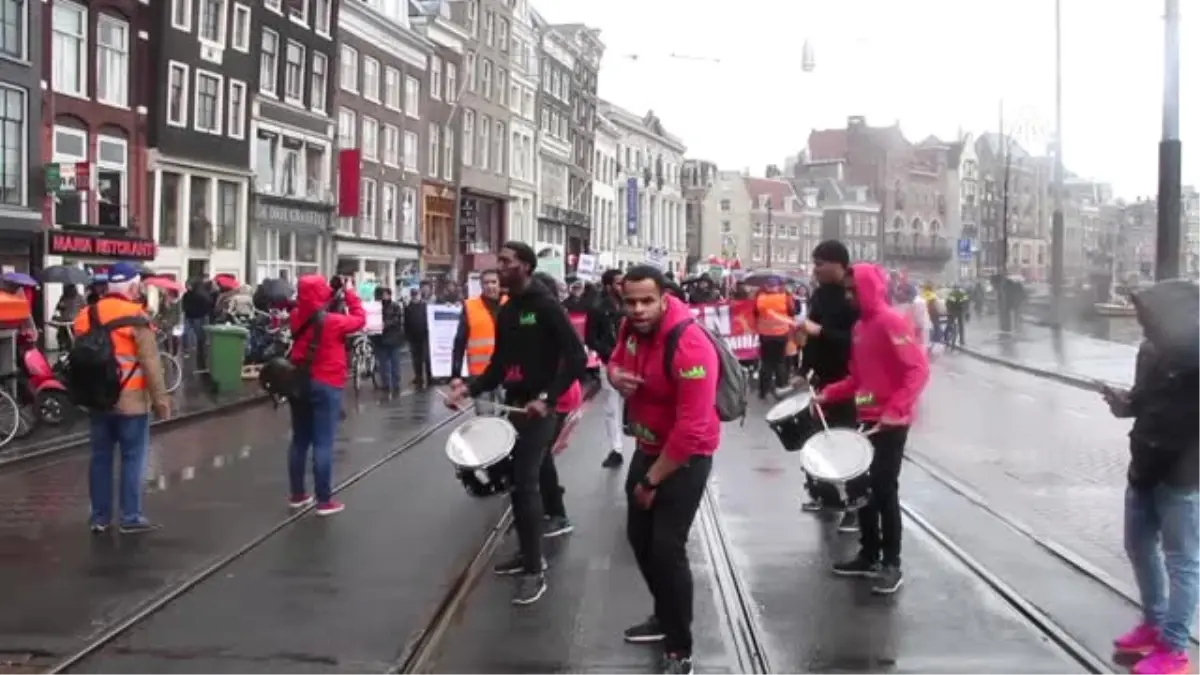 Irkçılığa ve Ayrımcılığa Karşı Gösteri Düzenlendi - Amsterdam