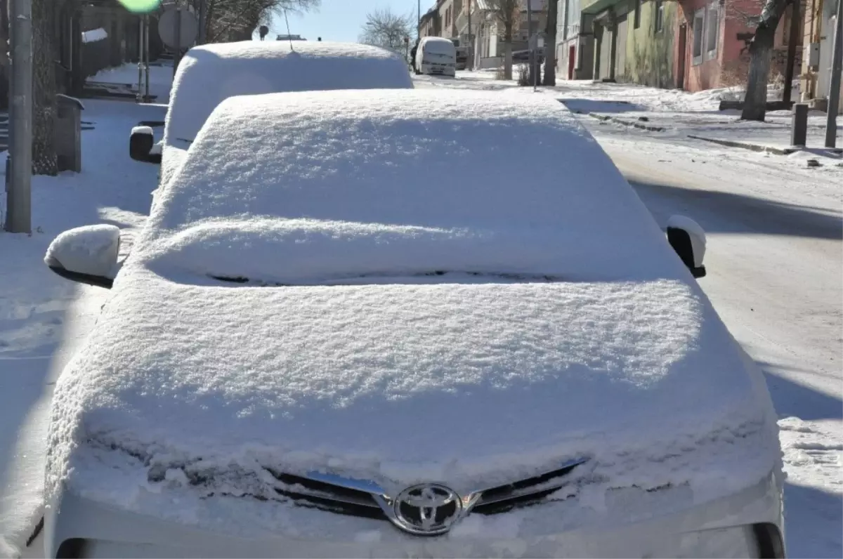 Kars\'ta Kar Sürücülere Zor Anlar Yaşattı