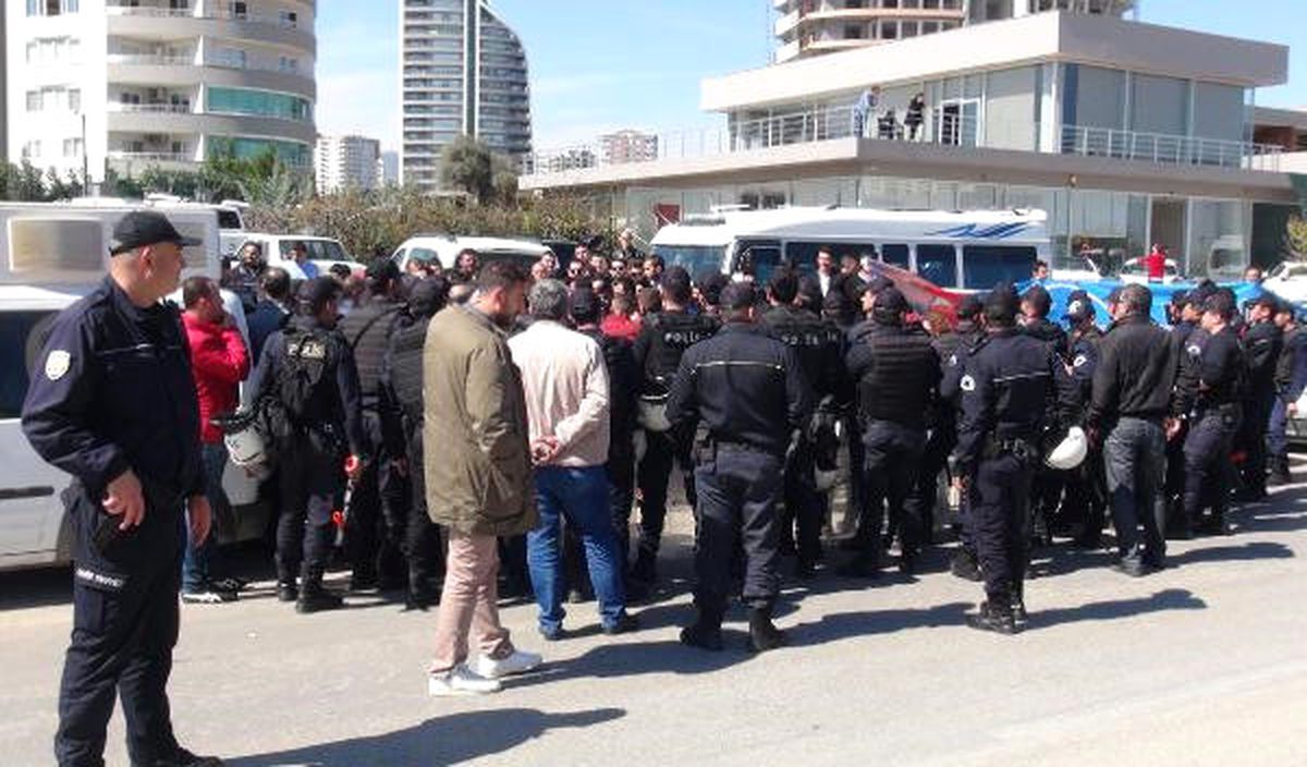 Meral Akşener, Mersin\'de Protesto Edildi