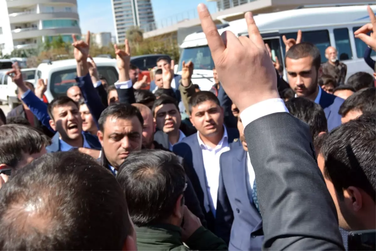 Meral Akşener Mersin\'de Protesto Edildi