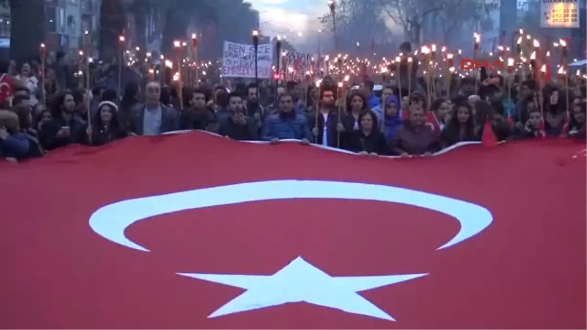 Meşaleler Çanakkale Şehitleri İçin Yandı