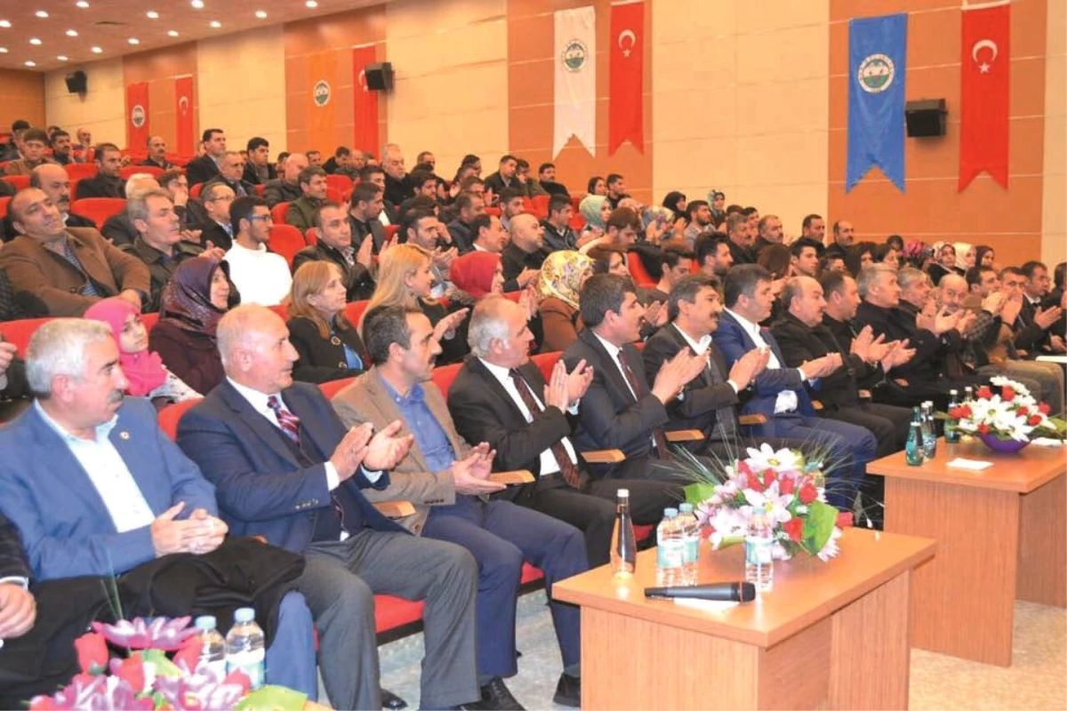 Muş\'ta \'Değişen Türkiye ve Referandum Süreci\' Konferansı