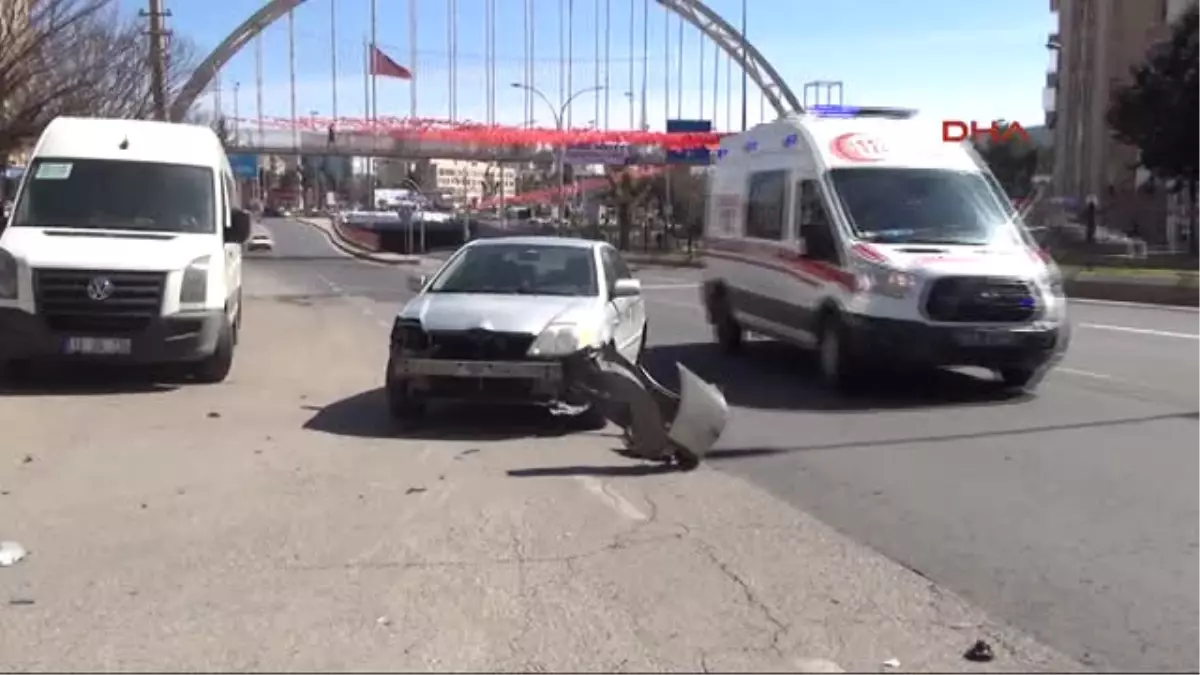 Şanlıurfa\'da Motosiklet Ile Otomobil Çarpıştı: 2 Yaralı